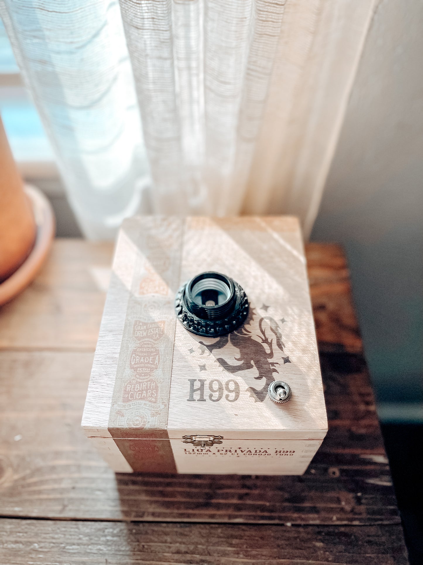 Cigar Box Lamp - DE Liga Privada H99